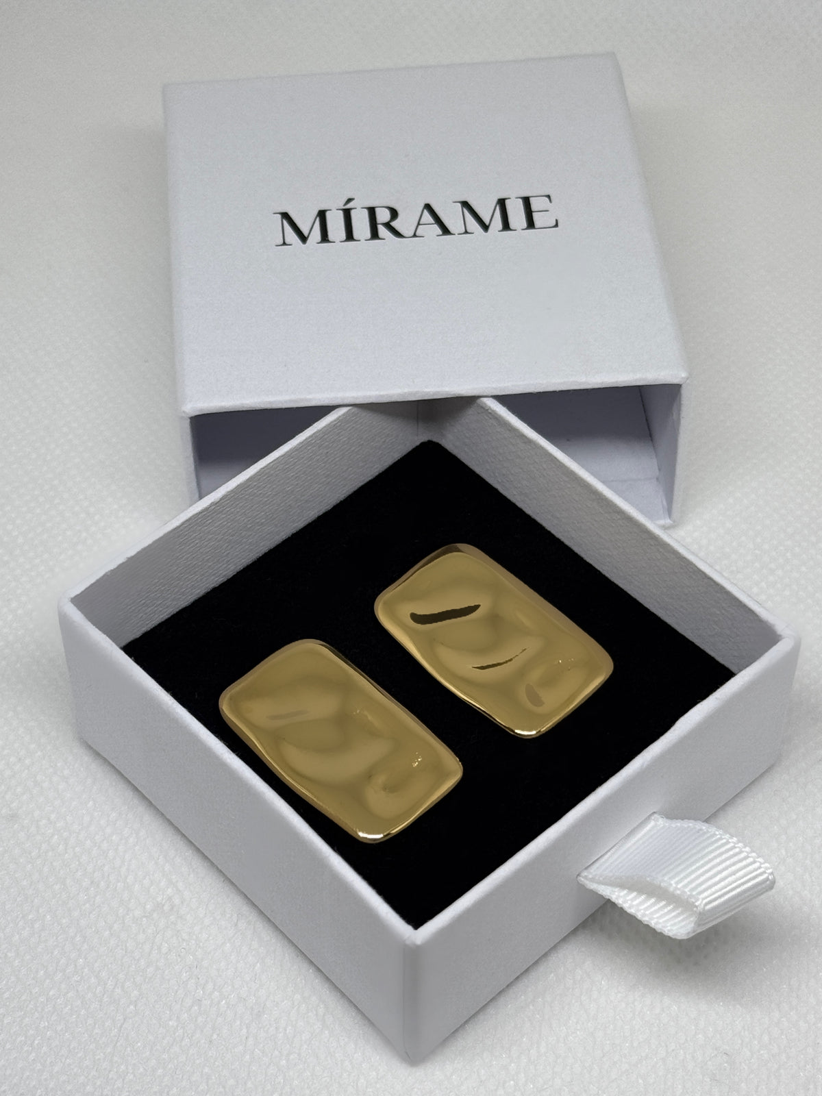 Molten Studs – Gold